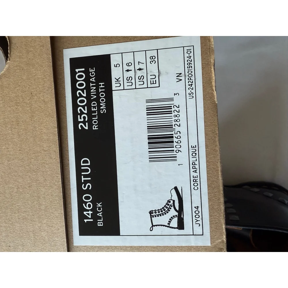 NIB Dr Martens 1460 Stud Rolled Vintage Smooth Pyramid Studs Punk Boot size US 7 - Picture 7 of 12